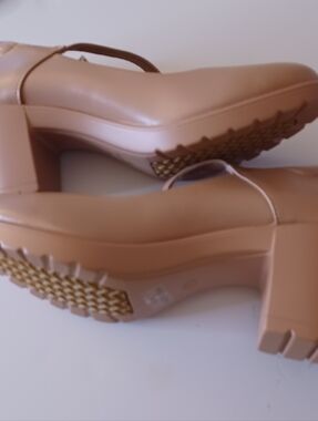 Athlefit Size 7 Beige/tan Mary Jane Style Shoes Like New